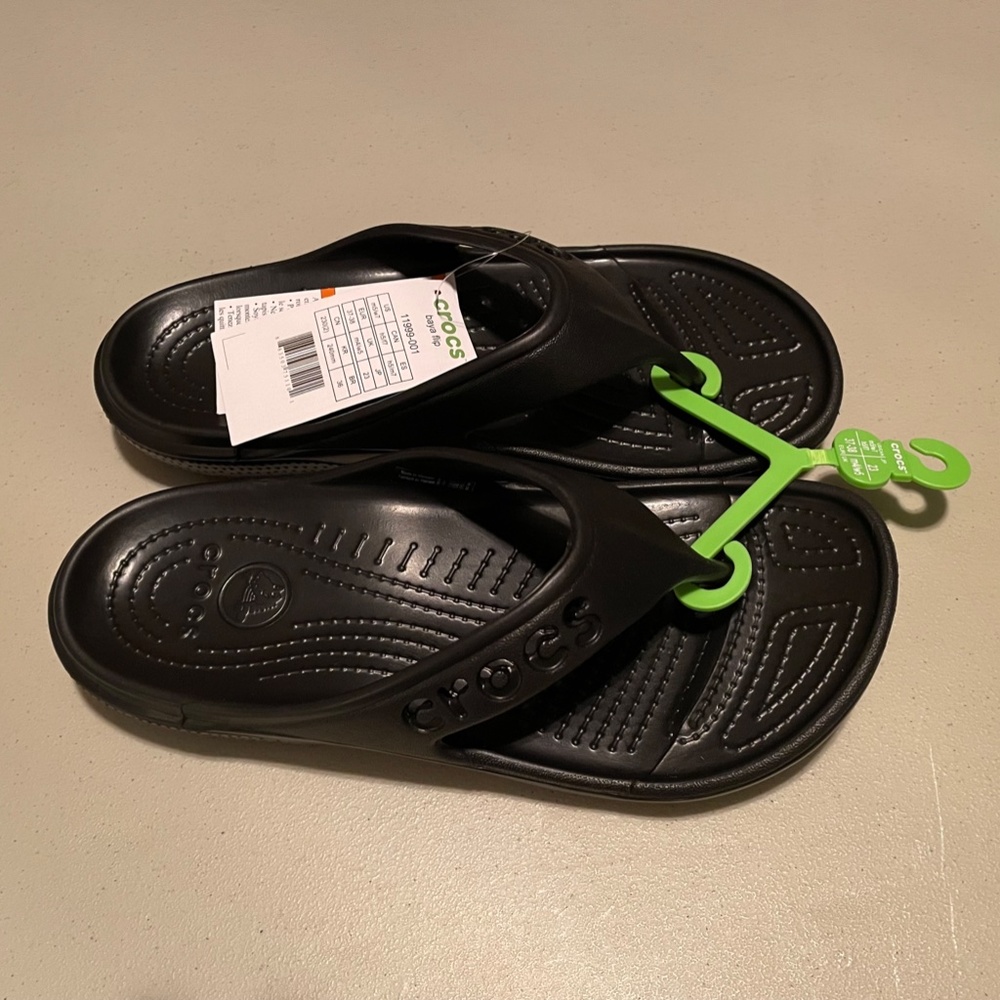 NWT CROCS Baya Flip BLACK Women 7 Men 5